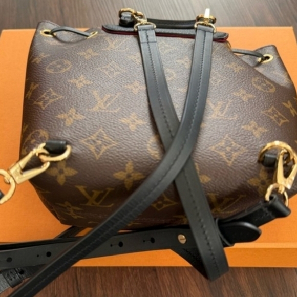 New Authentic Versatile Louis Vuitton Montsouris BB Original Dbag, Papers & Tag - Picture 5 of 10